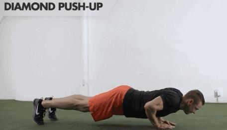 胸肌|想要通过俯卧撑练出饱满胸肌,只需要加入俯卧撑的变式和一件神器