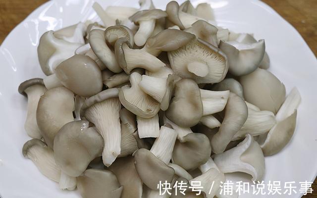 泡打粉|手把手教你做椒盐秀珍菇，调糊很关键，记住1点，外酥里嫩不够吃