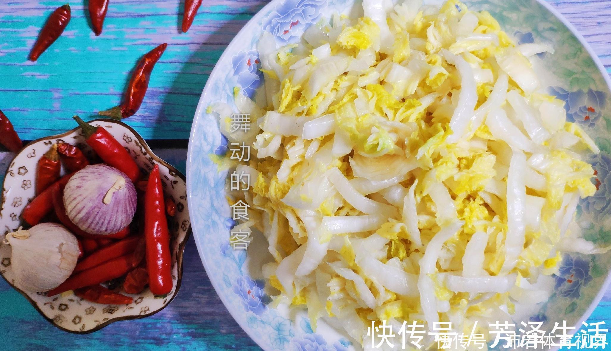 一家3口,4个鸡蛋,一棵白菜,媳妇儿子上桌就抢,还直呼饭煮少了