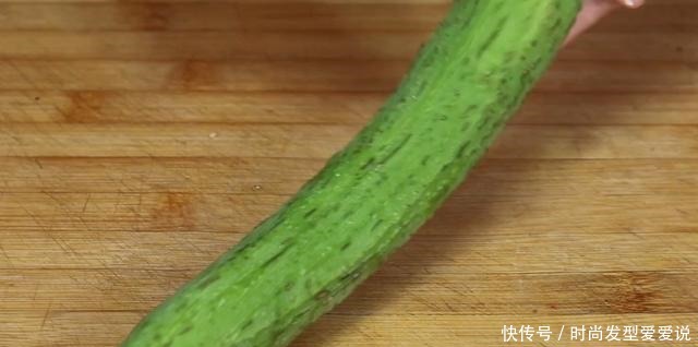  天冷了，我家三天两头做这道汤，汤鲜肉嫩，大人孩子都爱吃