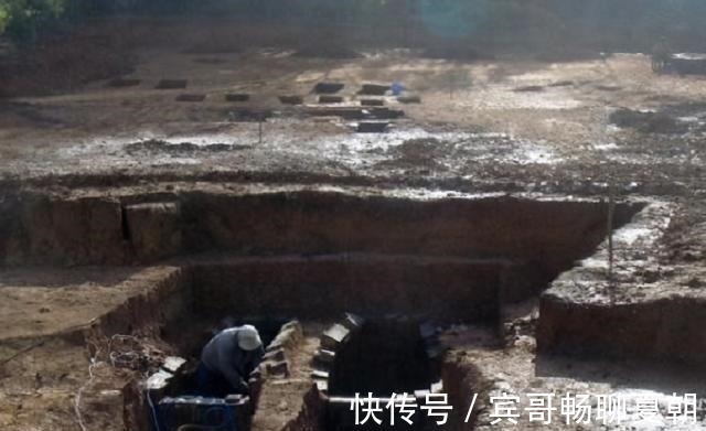 阖闾墓|水中古墓藏3000把宝剑,秦始皇都盗不走,专家抽干水后发现玄机