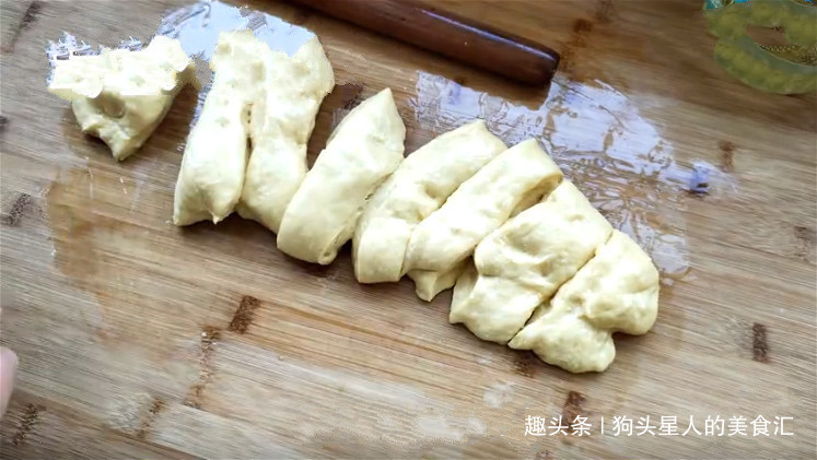 教你真正懒人面包做法，不用揉面，不用黄油，出炉拉丝又柔软