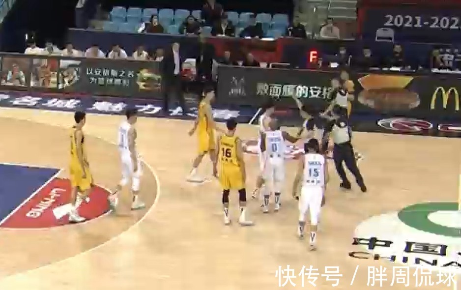 高登|严惩裁判闫军!重罚李楠史鸿飞!CBA巨星驱逐,冲突对飙险失控