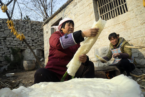  意大利人秀他们的街边小吃，山东人笑了：我们这里的才是正宗美食