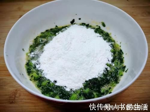 小面姨|这种蔬菜做早餐饼，咬一口满嘴香，隔三差五做一次，比韭菜饼好吃