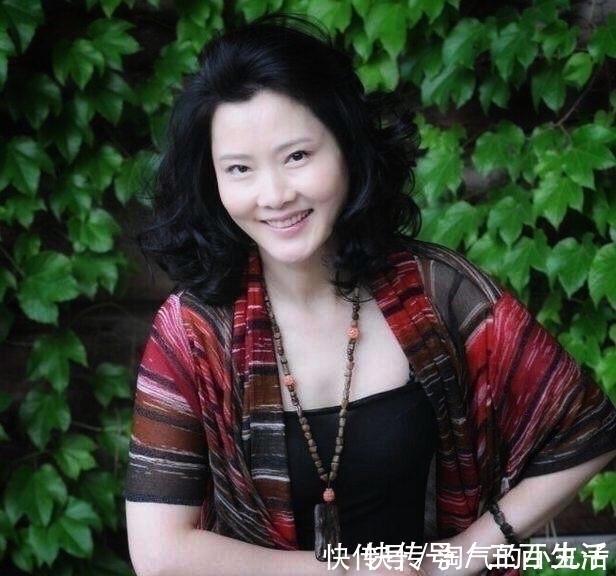 行书|演员何赛飞的书法不错，楷书端庄大气，行书苍劲有力，笔笔惊艳