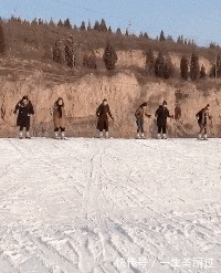 |搞笑GIF:单身久了什么事情都做的出来, 是时候找个女朋友了