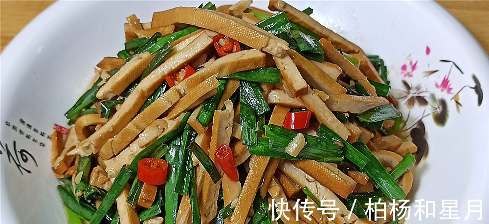 下饭|韭菜和豆干是一对,简单下锅一炒,鲜美开胃更下饭一盘不过5块钱!