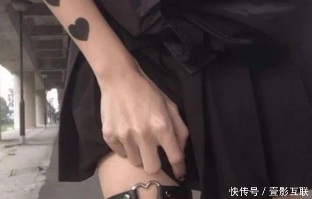 钢铁直男|钢铁直男:女生腿上绑的“带子”是干什么用的?网友:涨知识了!
