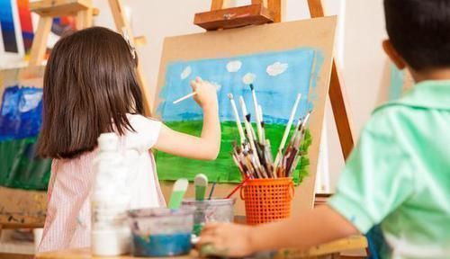 冷汗|女儿突然性格大变,妈妈看完画册出了一身冷汗,拿起电话直接报警