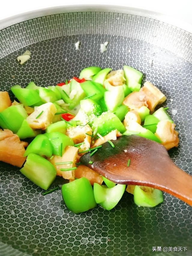 吃了30年丝瓜，这种做法最营养！只要5分钟，鲜味十足可口下饭