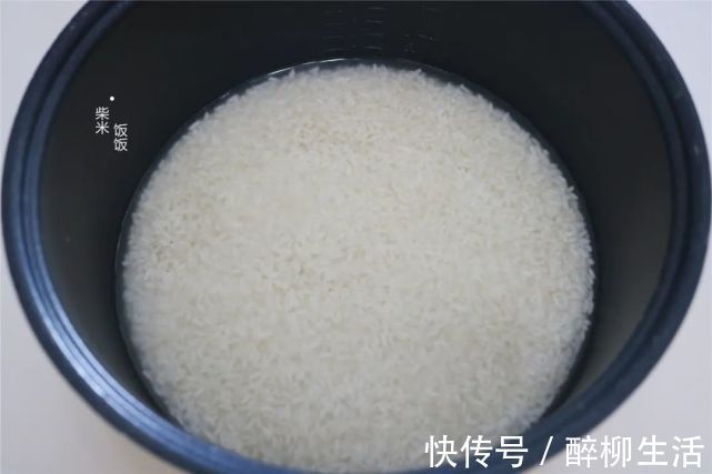 做法|早餐孩子点名要吃它,做法比饺子简单,一锅蒸33个,凉了也好吃