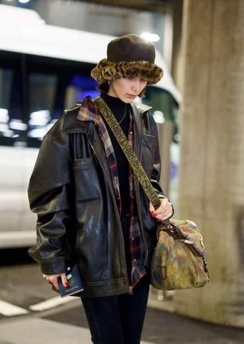 你知道衬衫到底有多少种穿法吗？这些穿法简单易学，好看有气质