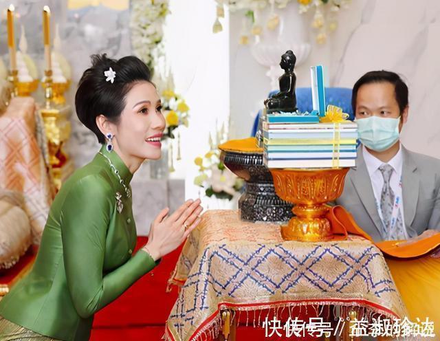 衣品 诗妮娜衣品提升不算啥，耳坠与项链奢侈又稀有，婆婆都不舍得佩戴