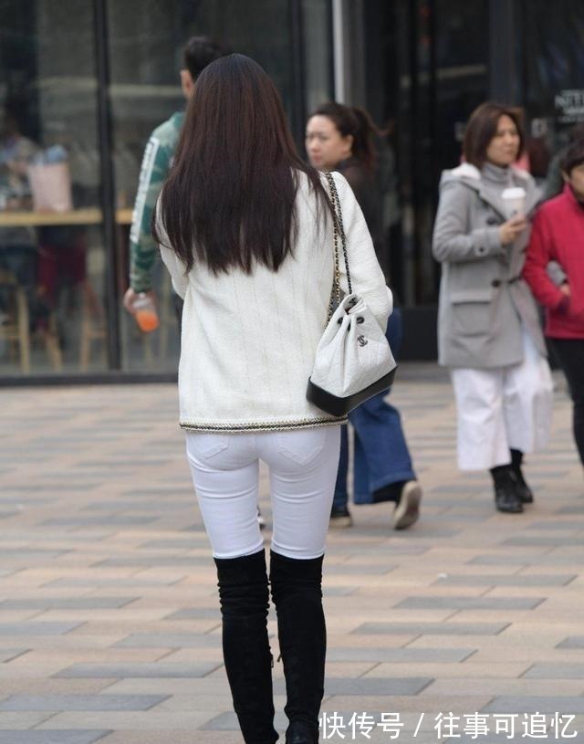 毛衣裙 光彩夺目的鲨鱼裤穿搭凸显潮流时尚感,显得青春又减龄,不同鞋子!