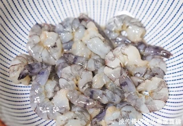 维生素虾仁和它是天生一对，我家隔三差五吃，雷打不动，常吃对眼睛好！