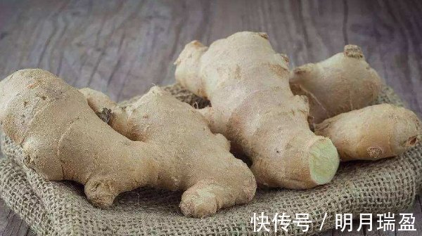 生姜|生姜涂在脚底太厉害了,有4个好处不请自来,尤其老人最适合