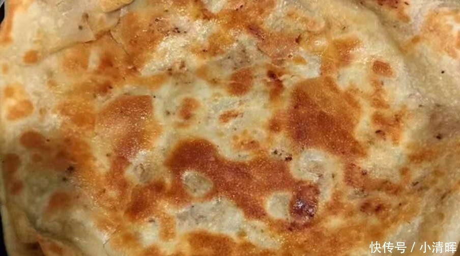 此饼的做法最近火了,不需要发面,比油条简单,比手抓饼好吃