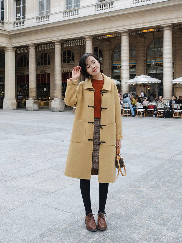 美女|漂亮妹妹都爱穿这3款大衣,不仅时尚大气,还能塑型,打造完美身材!