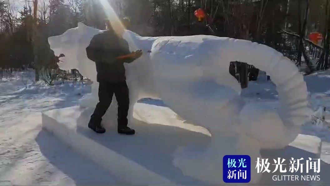 林场|“雪乡神雕”雕刻东北虎雪雕 虎虎生威迎虎年