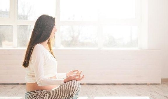 孕妇|怀孕时,孕妇有这3个“感受”,可能是胎儿“喘不过气”,你有吗