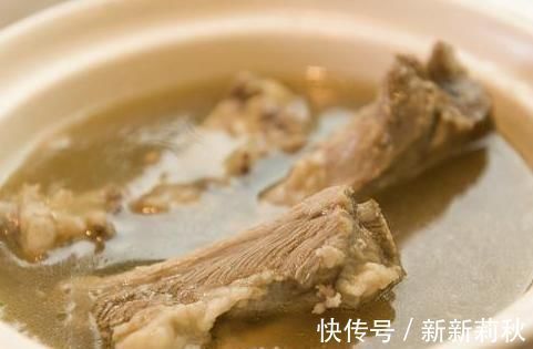 排骨|炖排骨时，先焯水就错了，多加这2步，排骨又香又嫩，不柴也不腥