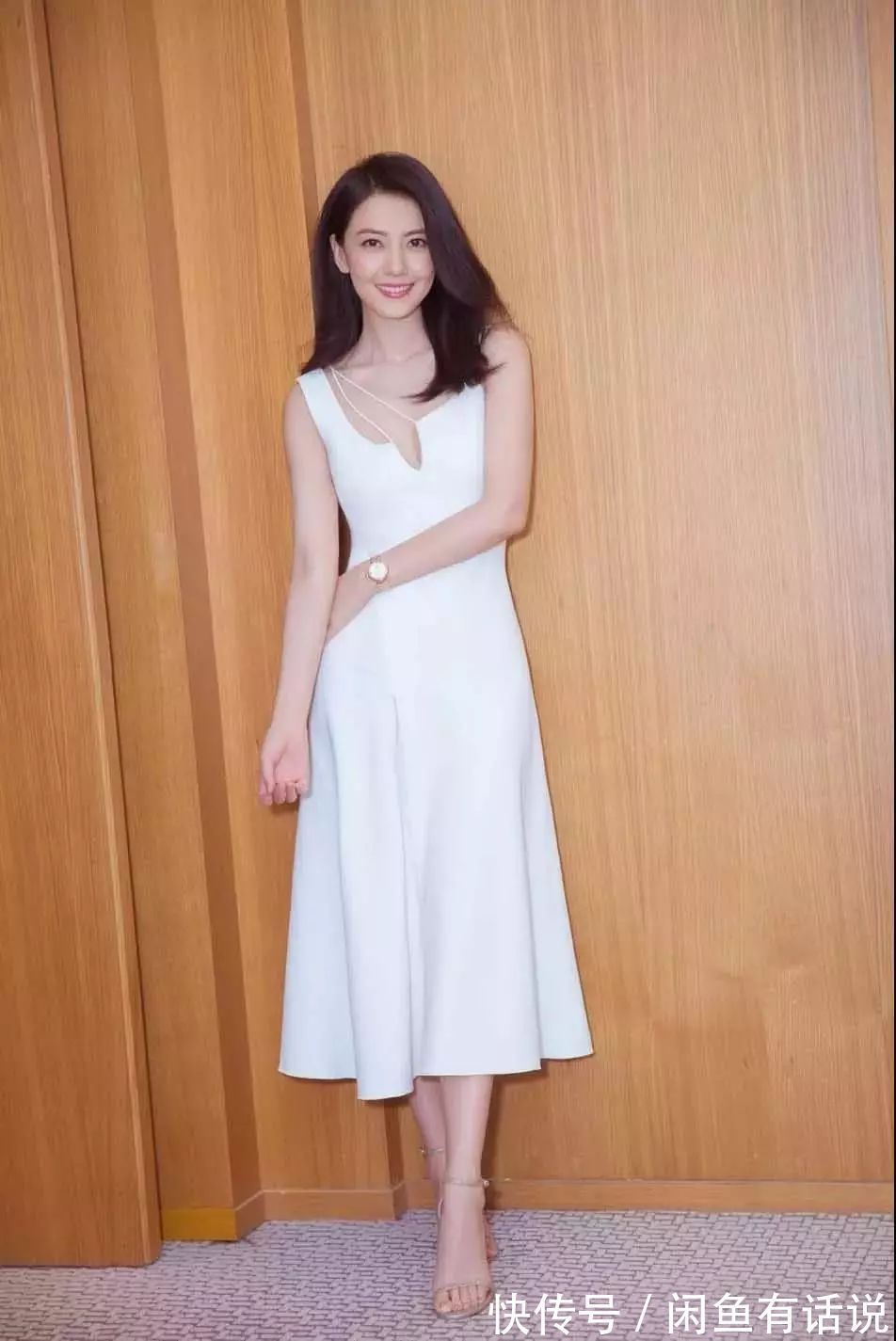 腰线|武汉60岁阿姨穿衣真讲究，连衣裙+草帽尽显法式优雅，减龄又气质