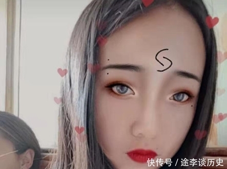 “社会妆”有多秀？小学生VS初中生忍了，看到宝宝：被萌哭