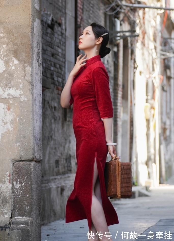 七绝@《咏月》七绝·组诗丨人间尽望今时满,待到满时心已孤