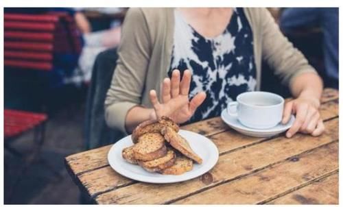  后果|坚持不吃晚饭的人，最后都如何了？4个后果等着你，别忽视！