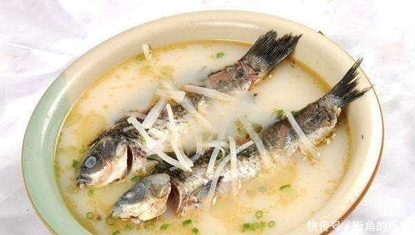 提升|煲鲫鱼汤加入这个小技巧,提升鱼汤美味营养也更丰富了