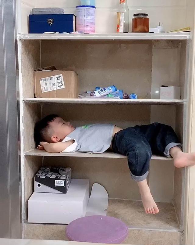 思念|姐姐开学第3天,弟弟对姐姐各种思念,妈妈吐槽:好了伤疤忘了疼