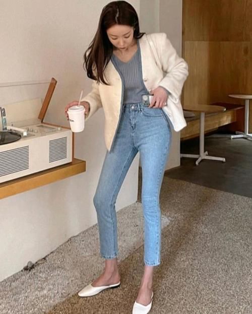 小个子早春穿衣如何显高？试试“九分裤＋低跟鞋”，显高显气场