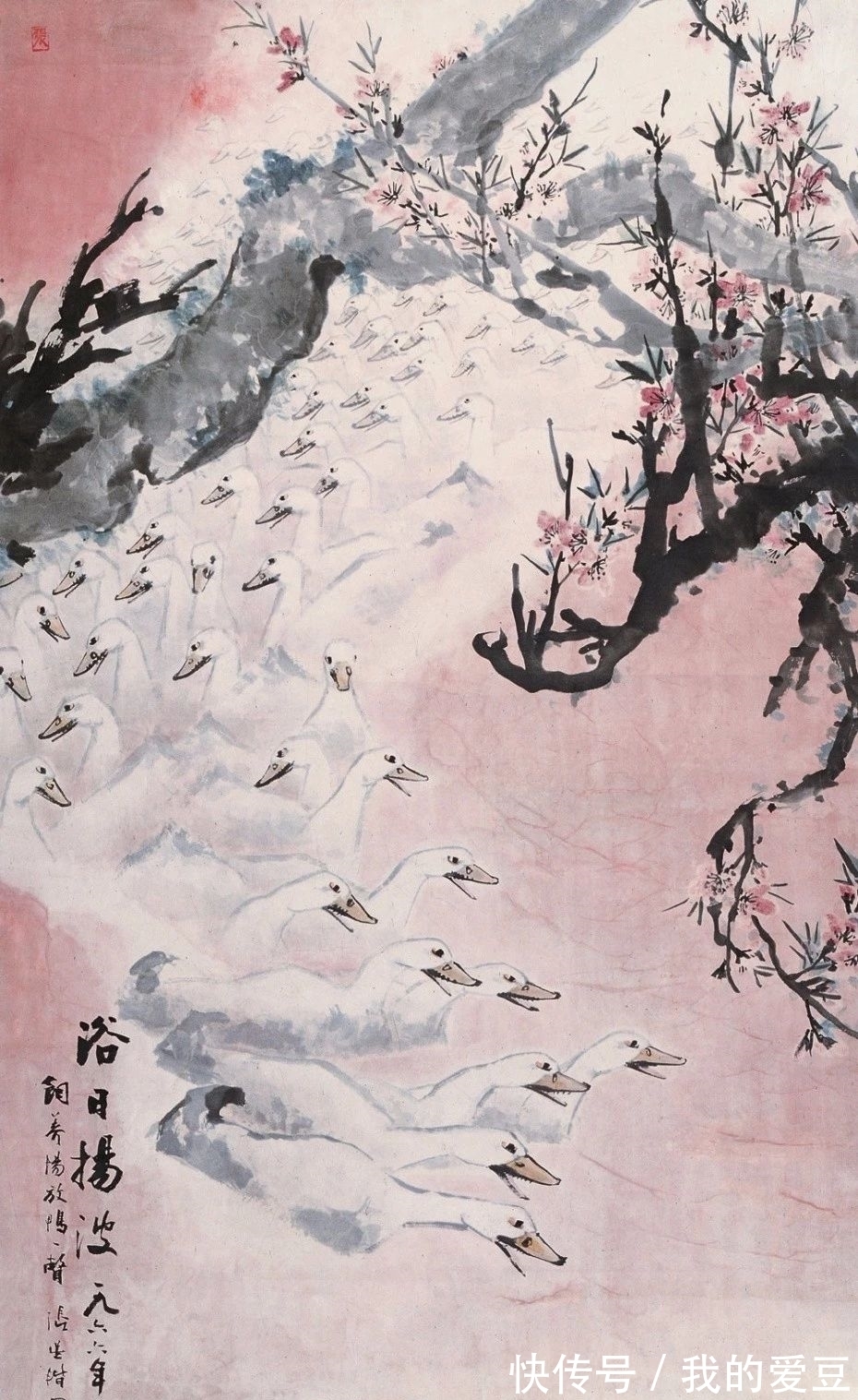 中国传统文化@「津门网」夕阳映照下湖水被染成了粉红色，老枝新花展现别具风味