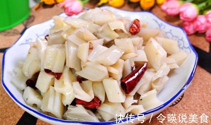 莲藕焯水容易变色教您一招，焯水时多做“1步”，莲藕白白净净