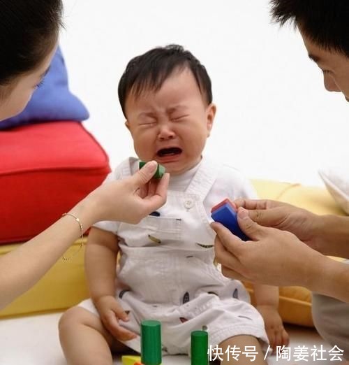 白纸|最好的早教在家里,一张白纸,一个吸管就能让宝宝玩到停不下来