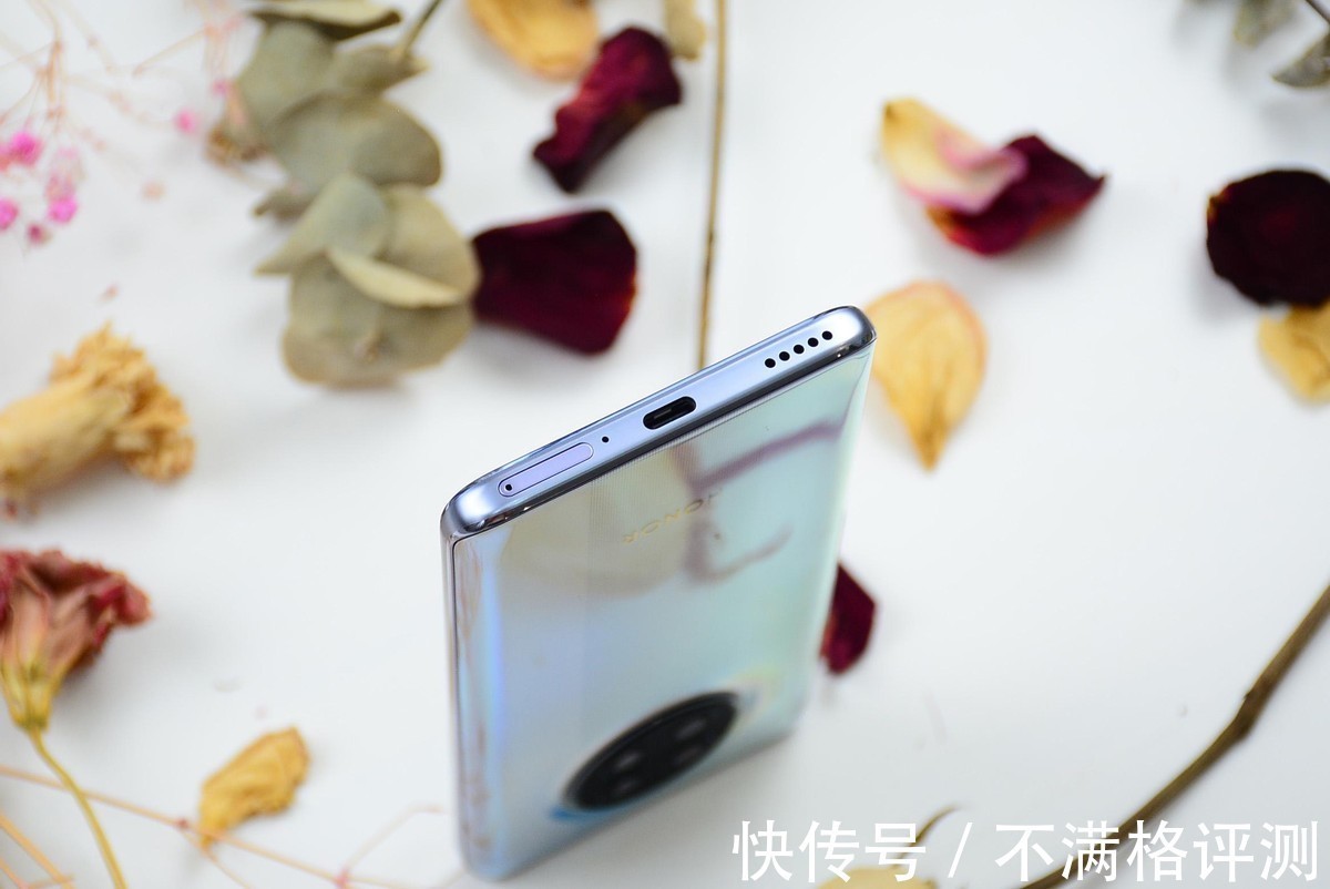 边框|中端机不再吹性能了？国产“全是屏”手机回归，荣耀X20评测