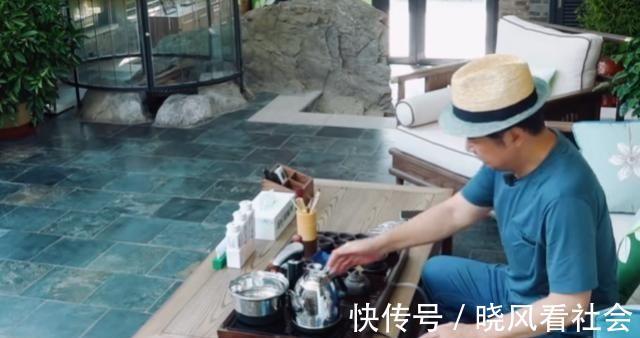 表情|張國(guó)立想喝茶卻不會(huì)用熱水壺,有誰(shuí)注意他的表情?網(wǎng)友:他太難了