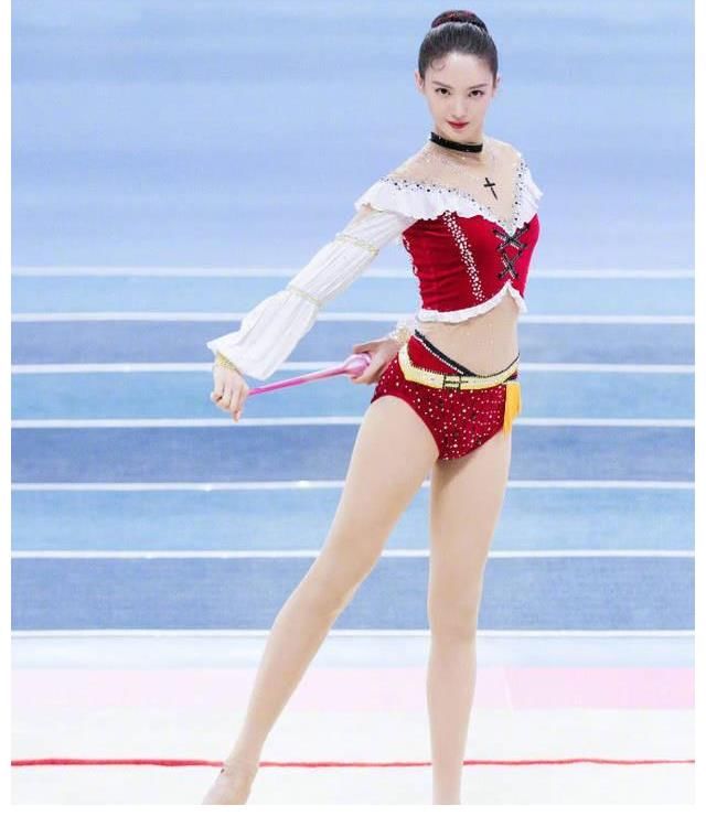 《舞蹈生》完美結(jié)束，金晨穿靴子熱舞，粉絲熱議不斷