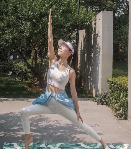 显瘦|打底裤穿出自己的格调气质,展现时尚街拍范