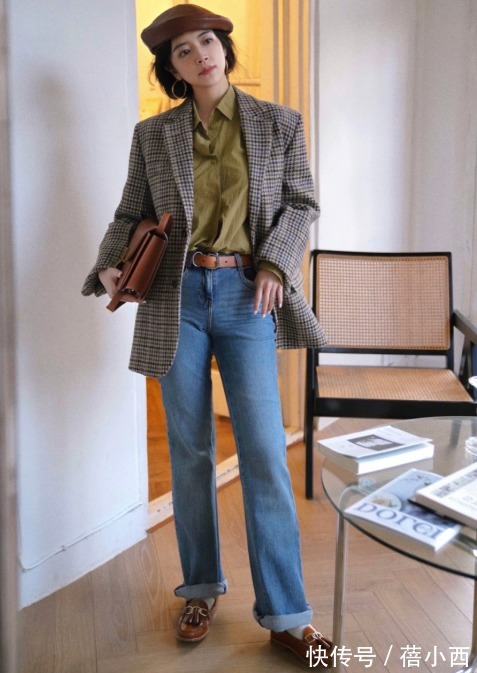 保暖性 秋季还是穿“牛仔裤”最时髦,这样搭配毛衣、风衣、大衣,真高级