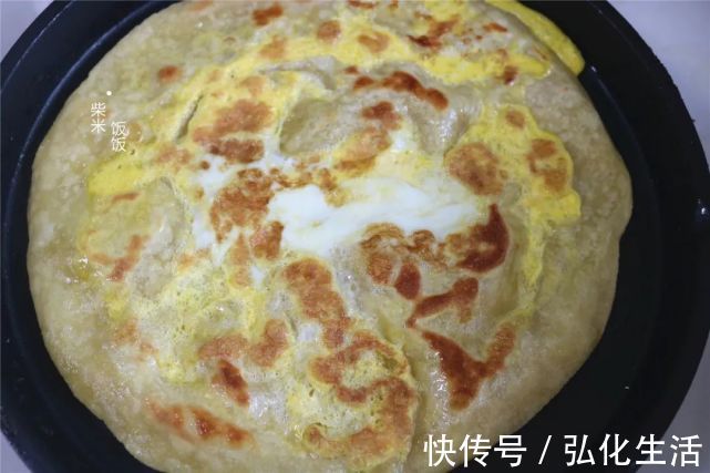 鸡蛋饼|正月初四吃烙饼,两种面粉搭配,外酥里软米香四溢,太好吃了