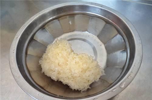 它是“天然粉底液”，常食毛孔小了，嫩滑无斑点