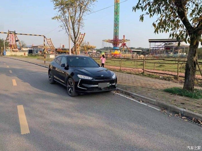 国产车|享受放荡不羁的赛力斯SF5，黑赛所向披靡！