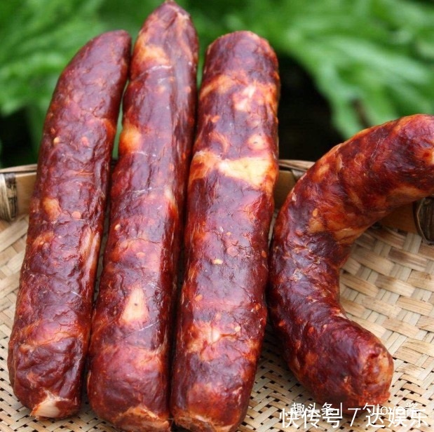 吃不完的香肠,别直接放冰箱,教你2招,保存半年不变质还香味浓