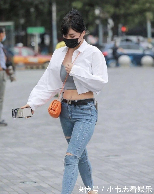 上衣 蓝绿色上衣，搭配牛仔裤，诠释可盐可甜的双面休闲穿搭