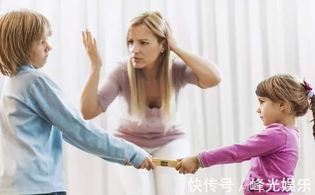 二宝|“最怂弟弟”走红，二胎弟弟对姐姐言听计从，网友：同款弟弟