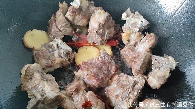 这菜儿子隔三差五喊我做,泡好加排骨炖一锅,连吃两碗饭,老香了