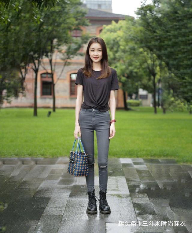 牛仔裤搭配出甜美时尚感,塑造迷人身材,时刻展现女神的魅力!