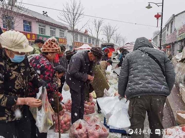 壹点！快来围观！壹点情报员雪中直播赶大集，满满人间烟火气